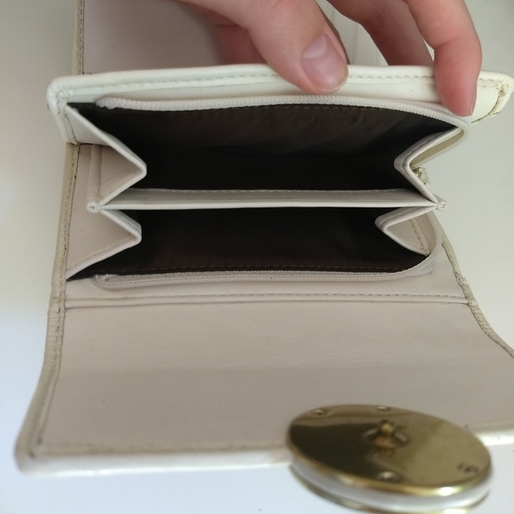 Gently used coach wallet - Picture 4 of 7